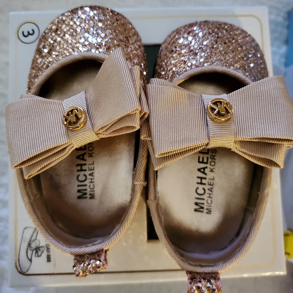 MK infant shoes